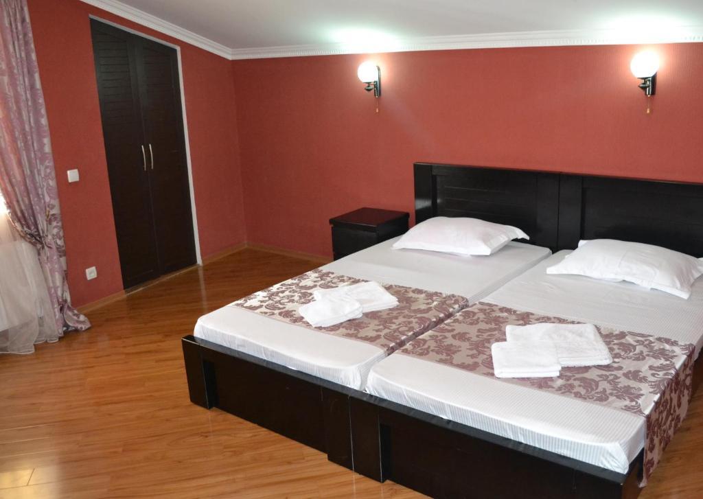 Hotel Isaka Tiflis Habitación foto